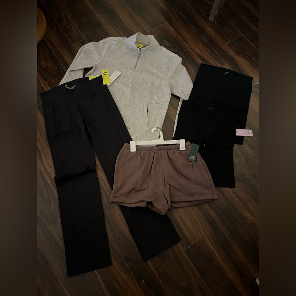 Womens Med All in Motion Active wear bundle. 5 pieces